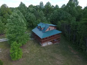 1300 sq ft cabin, hot tub, disc golf course - Image 3