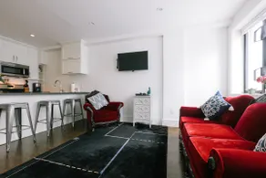New 2 bed apt in townhouse 30 day legal - Image 5