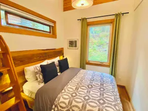 Osprey Acres: Modern Suite, HotTub, Hiking Trails - Image 4