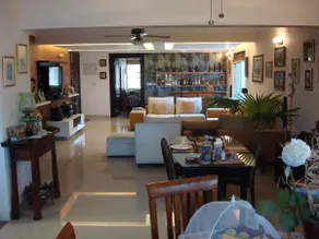 Luxury Townhouse W Private Garden & Italian Kitchen - Image 3