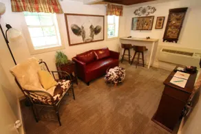 1894 Barn House Rustic-chic downtown retreat. - Image 3