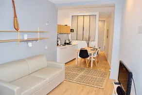 Design and Cozy Apartment in Batignolles - Image 3