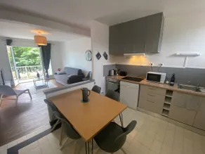 Fabulous 85 m2 2-bedroom, quiet with private parking - Image 2
