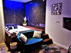 ”Le Spa Vendômois” private sauna & jacuzzi apartment - Image 2
