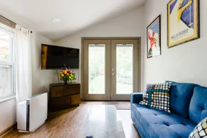Gardenside Guesthouse in Historic Hyde Park - Image 5