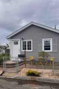 Beach Cottage 2 BR | Walk to Sand. - Image 4