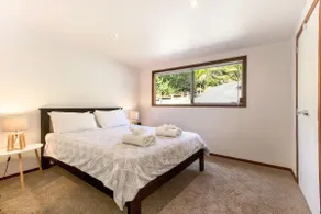 Karaka Sanctuary with Spa Pool by Waiheke Unlimited - Image 5
