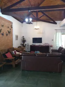Farmhouse with pool and ample green space - Image 4