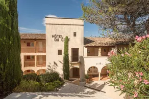 Entire air-conditioned place with a golf course view - Image 2