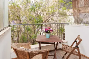 Stylish Apt w/ Charming Balcony in the Very Center - Image 2
