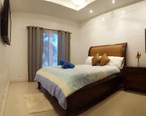 Condo Niko - Centrally Located, Steps to Beach! - Image 3