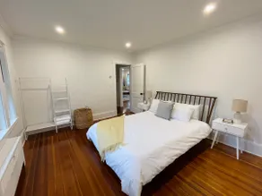 NEWLY RENOVATED ”THE DAVIS HOUSE” - Image 2