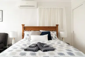 Bright garden-view room in North Warrnambool - Image 4