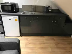 Studio Apartment. Close to Hospital. Town centre - Image 3