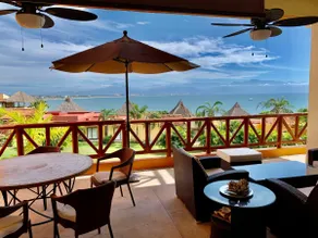 Luxurious oceanfront apartment with 8 pools - Image 3