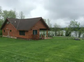 Private Lakefront Guest Cabin - Image 2