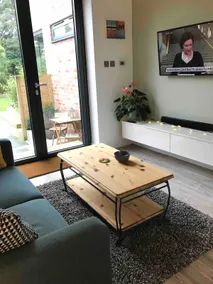 The Annexe: Village centre flat with parking - Image 5