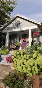 Delightful Garden Suite Near Airport & Downtown - Image 2