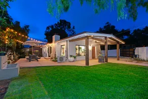 Bungalow | stroll to dinner + coffee - Image 4