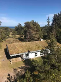 Cottage with private beach - Image 2