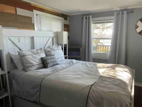 Round Lake Getaway Retreat - Image 3