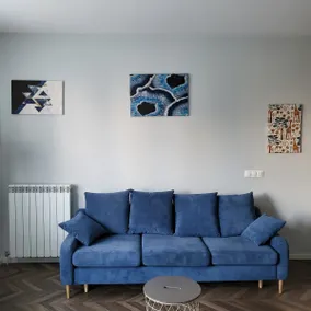 New luxury apartment next to subway with garage - Image 4