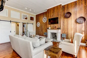 Stunning riverfront condo on Historic Factors Walk - Image 3