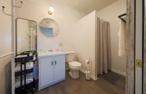 Cozy 1 bedroom vacation home with attached garage - Image 5
