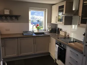 25 Windsor Crescent - Image 2