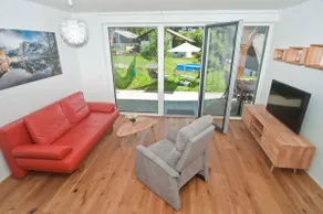 Apartment with terrace - Image 2