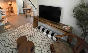 Cozy Downtown 3 BR House w/ private backyard - Image 5