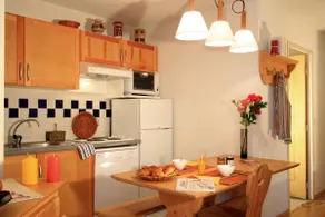 Cozy apartment for 6 people near downtown | Hot tub - Image 4