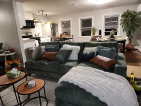 LargeCLEAN 2bd 1Ba * Wi-Fi * ParkFREE * SpiralStairs - Image 2