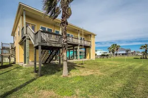 Waterfront Bay House w/ 300’ Lighted Fishing Pier - Image 2