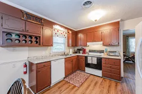 Kelly's Comfortable Quinton Home - Image 5
