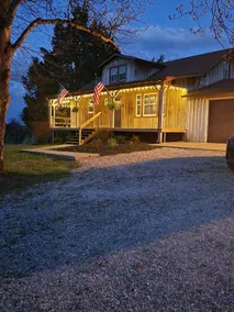 Relaxing retreat within miles from various activities - Image 2