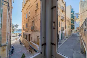 Typical Maltese town house just outside Valletta - Image 4