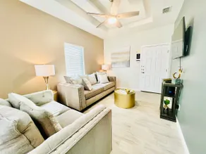 🌟Luxury Modern 2 BR Condo🌟 In the ❤️ of Sharyland🌟 - Image 4