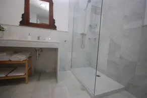 L4 Modern Spacious Loft Seville Center - Image 4