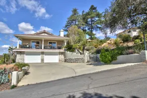 Fallbrook, CA. Entire house. “Hilltop comforts”. - Image 3