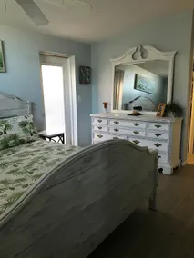 Cozy Beach Cottage - Image 4