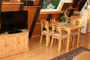 Sunny, quiet vacation home by the lake - Image 3