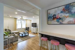 Charming, modern, 2nd floor home-away-from-home - Image 3