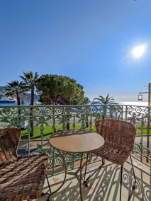 Bel appartement avec terrasse et vue mer. - Image 2