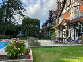 Manor House wing with easy access to London - Image 5