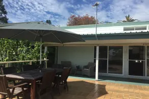 Castaways Beachfront house - Image 2