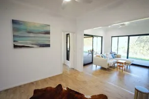 Hilltop Retreat - best of both worlds: Beach/farm - Image 4