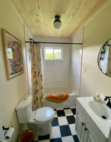 Cozy 2 Bedroom Getaway - Image 5