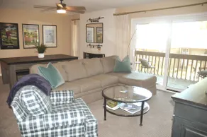 Perfect for families!  Pool and year round lake views. - Image 4