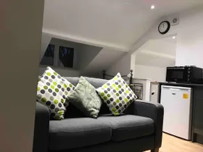 Studio Apartment. Close to Hospital. Town centre - Image 5